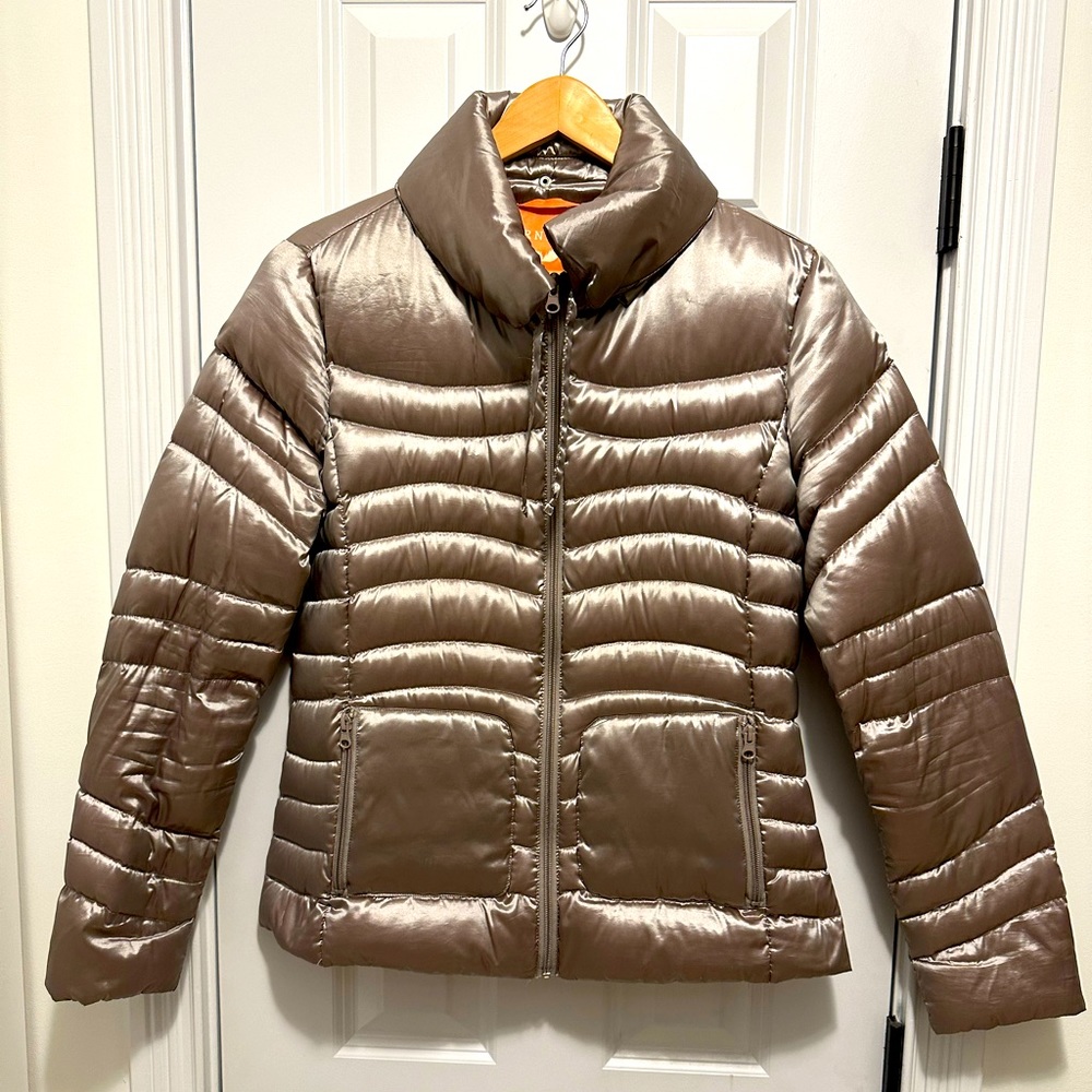 Bernardo Women’s Packable Down Jacket, gold/beige, size medium